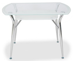 Прямоугольный стеклянный стол с окантовкой по периметру и полочкой. Цвет супер белый.