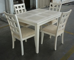Раскладной обеденный стол из массива гевеи с керамической плиткой. Цвет: дуб белый.