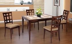 Раскладной обеденный стол из массива гевеи с керамической плиткой в комплекте со стульями.