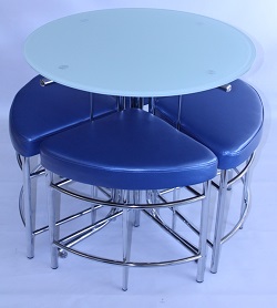 Круглый стеклянный стол. Цвет голубой.