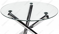 Обеденный стеклянный стол на трех ножках.
