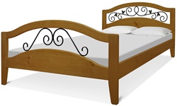 Деревянная кровать с кованными элементами