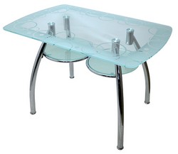 Прямоугольный стол на металлических ножках. Материал: стекло, металл.