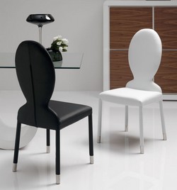 Стулья с высокой спинкой, обиты экокожей. Цвет: черный/белый. Каркас стула: хромированный металл.
 