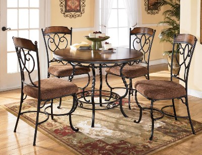 Обеденная группа: стол + четыре стула.    Цвет: светло-коричневый. 