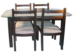 Обеденная группа со столом и комплектом из 4 стульев. Цвет: венге. Производитель: Россия. 
