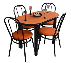 Овальный кухонный стол. Материалы: мдф, пластик, металл. Цвет оранжевый + черный.