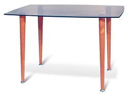 Прямоугольный обеденный стол. Столешница - стекло. Опоры - дерево.