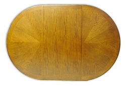 Стол обеденный круглый раскладной Норвик Материал: дерево, массив гевеи. Рисунок столешницы - солнечные лучи. Юбка столешницы - резная. Цвет: золотисто-коричневый.