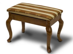 Банкетка сделана из массива дерева. Мягкое сиденье. 
Размер: 55*34,5*38,5 см. Цвет дерева: средне-коричневый.