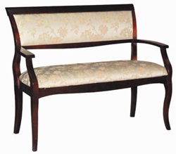Деревянная банкетка-диван с мягким сиденьем и спинкой. Цвет ткани бежевый, дерево темное.