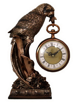 Настольные часы из полистоуна с фигуркой попугая.