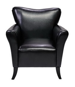 Кресло кожаное с подлокотниками на деревянных ножках. Цвет черный