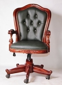 Кресло офисное из массива дерева и кожи. Цвет: вишня, кожа зеленая. 