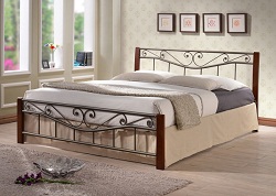 Двуспальная кровать из дерева и металла