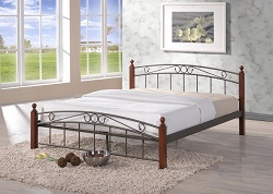 Двуспальная кровать с металлической ковкой