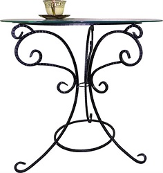Кованый металлический столик со стеклянной столешницей