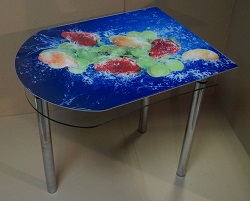 Обеденный стеклянный стол с рисунком фруктов