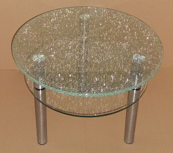 Круглый обеденный стол на трёх ножках