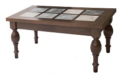 Журнальный столик из массива дерева, столешница украшена керамической плиткой.