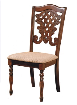 Резной деревянный стул.