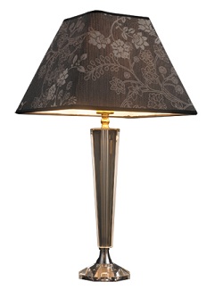 Настольная лампа. Абажур прямоугольной формы. Подставка выполнена из хромированного металла.