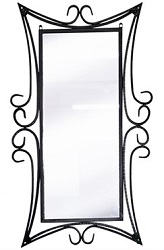 Кованое зеркало прямоугольной формы.