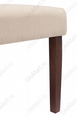Мягкие стулья с обивкой из ткани на деревянном каркасе. Фрагмент ножки цвета орех.