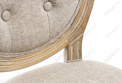 Мягкий стул с обивкой из ткани на деревянном каркасе. Фрагмент спинки.