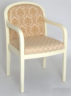Кресло натурального дерева в сочетании с мебельной тканью. Цвет слоновая кость.