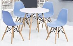 Обеденная группа из пластика. Стол и четыре стула. Цвет белый/голубой.