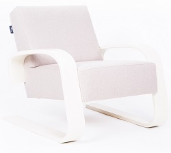 Кресло для отдыха. Цвет обивки Миндаль(ткань), цвет каркаса бежевый. 