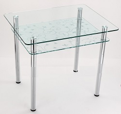 Прямоугольный стеклянный обеденный стол с подстольем.