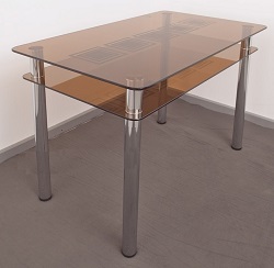Прямоугольный стеклянный обеденный стол с подстольем.