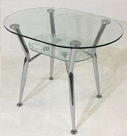Стеклянный обеденный стол с полочкой, на металлокаркасе.