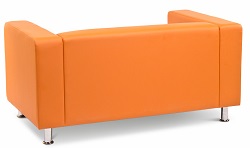 Двухместный мягкий диван из кожзама. Цвет оранжевый. Фасад.