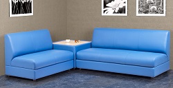 Двух-и трехместный диван, и угловой столик в интерьере. Цвет голубой.