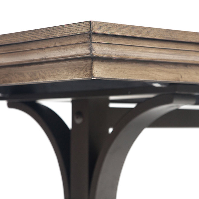 Стол из массива дерева и металла. Все сделано аккуратно и качественно.