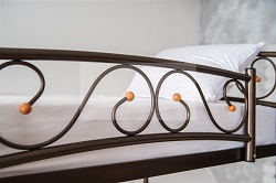 Двухъярусная кровать. Цвет: коричневый.
