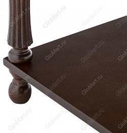 Прямоугольный деревянный журнальный столик с полочкой. Ножки фигурные