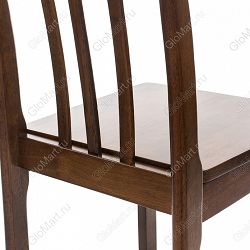 Деревянный стул с жестким сиденьем. Цвет коричневый. Фрагмент стула