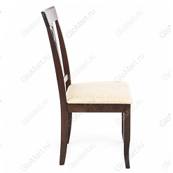 Деревянный стул с мягким сиденьем и резной спинкой. Обивка сиденья выполнена из бежевой ткани с рисунком. Цвет стула коричневый.