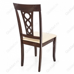 Деревянный стул с мягким сиденьем и резной спинкой. Обивка сиденья выполнена из бежевой ткани с рисунком. Цвет стула коричневый