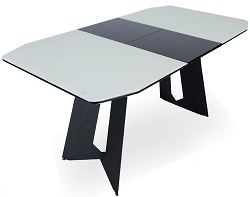 Чёрно-белый раскладной стол со столешницей из закаленного стекла.