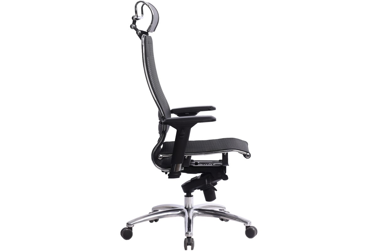 Эргономическое кресло на металлическом каркасе с регулируемым сидением и подлокотниками, обивка сиденья сетчатая ткань черного цвета