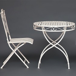 Комплект мебели для дачи. Металлический стол и стулья.