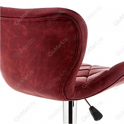 Барный стул на металлической опоре. Цвет обивки красный. Фрагмент стула
