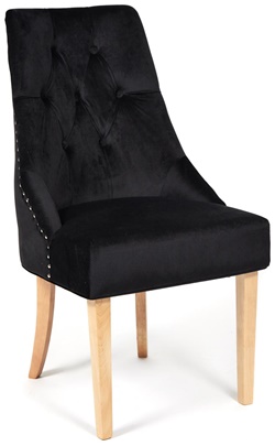 Черное кресло в классическом стиле с мягким сиденьем на деревянном каркасе