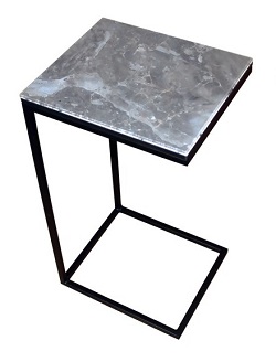 Придиванный столик из закаленного стекла на метраллокаркасе.