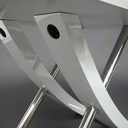 Стол со стеклом на МДФ на каркасе из МДФ и металла. Фрагмент стола: крепление столешницы.
